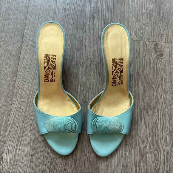 Salvadore Ferragamo Vintage Blue Kitten Heels Size 7.5 - Picture 1 of 4